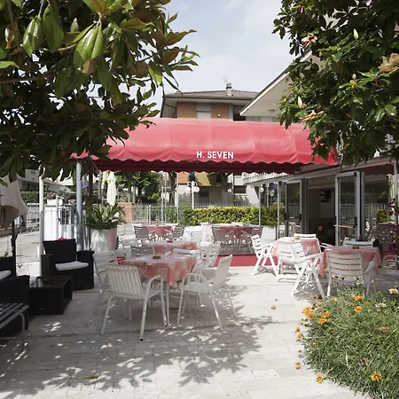 Hotel Seven