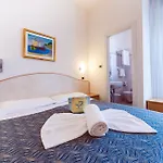 Otel Seven